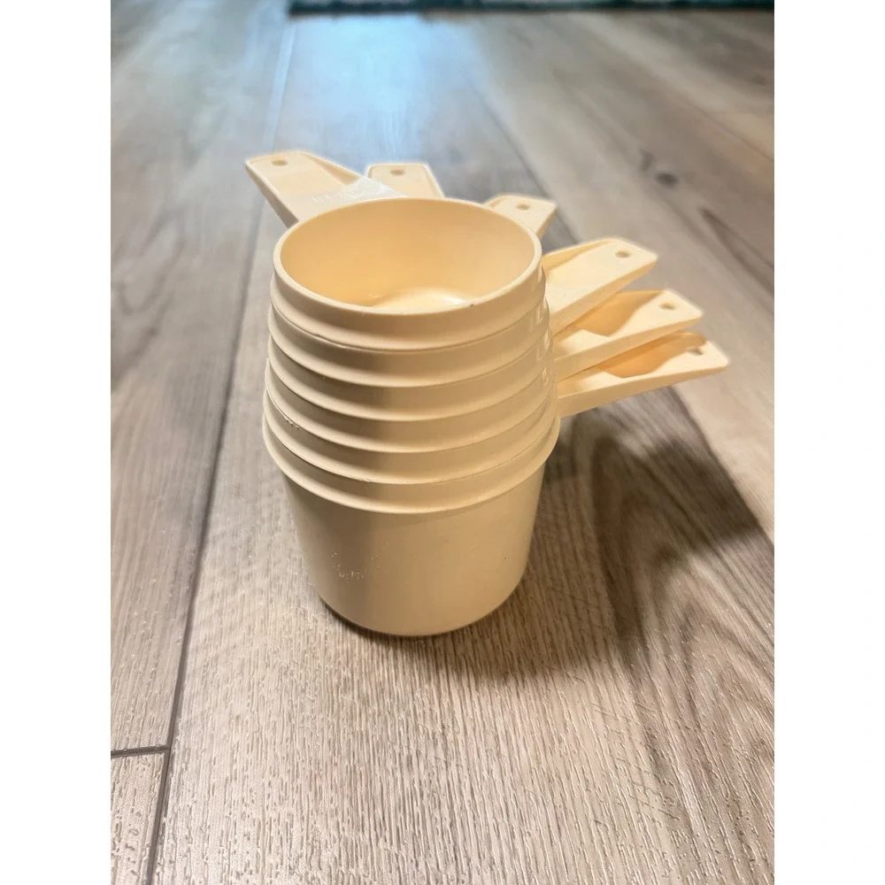 Tupperware Vintage Harvest Gold Measuring Cup Set 6 Piece Nesting Retro 1970s